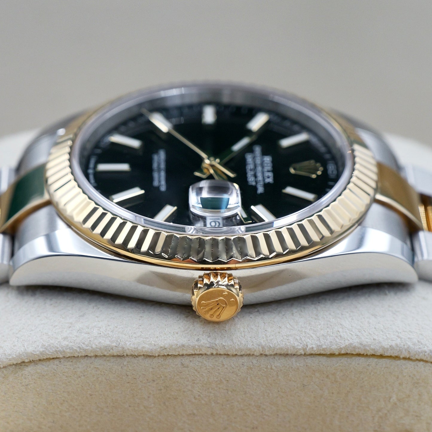 Rolex Datejust 41 Black Dial Steel and Yellow Gold 126333 - Full Set (2021)